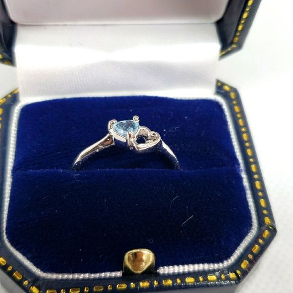 Silver Blue Topaz Ring - Picture 2 of 4